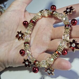 Kenneth Cole Christmas Bracelet Gold Tne Red Poinsettia Glass Bead Charm 7.5"